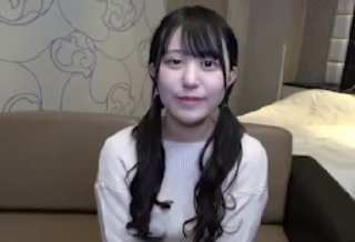 湖南甜美笑容主播妹捧者巨乳跟大家打招呼